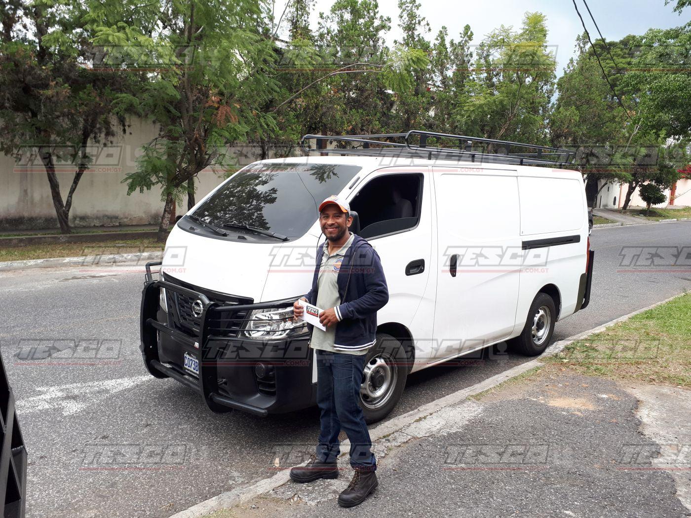 Parrilla Tipo Salchicha Custom Nissan Urban T/Bajo