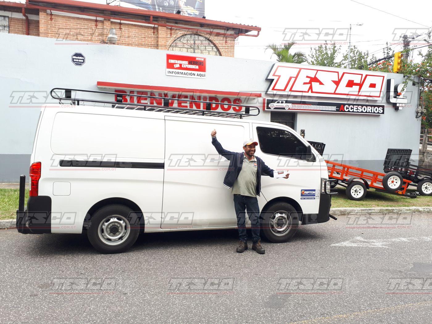 Parrilla Tipo Salchicha Custom Nissan Urban T/Bajo - Imagen 3